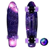 Skateboard 22 pouces, mini skateboard de croisière complet, skateboard pour débutants de la galaxie du ciel étoilé avec piste lumineuse ...